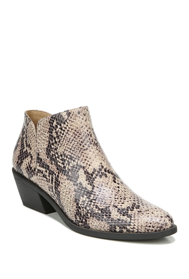 Incaltaminte femei lifestride payton snakeskin print ankle boot - wide width available natural