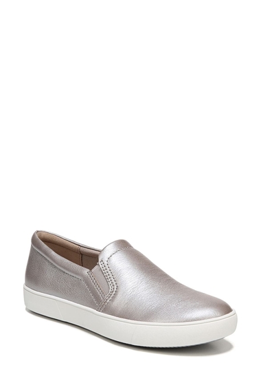 Incaltaminte femei naturalizer marianne slip-on sneaker - wide width available silver